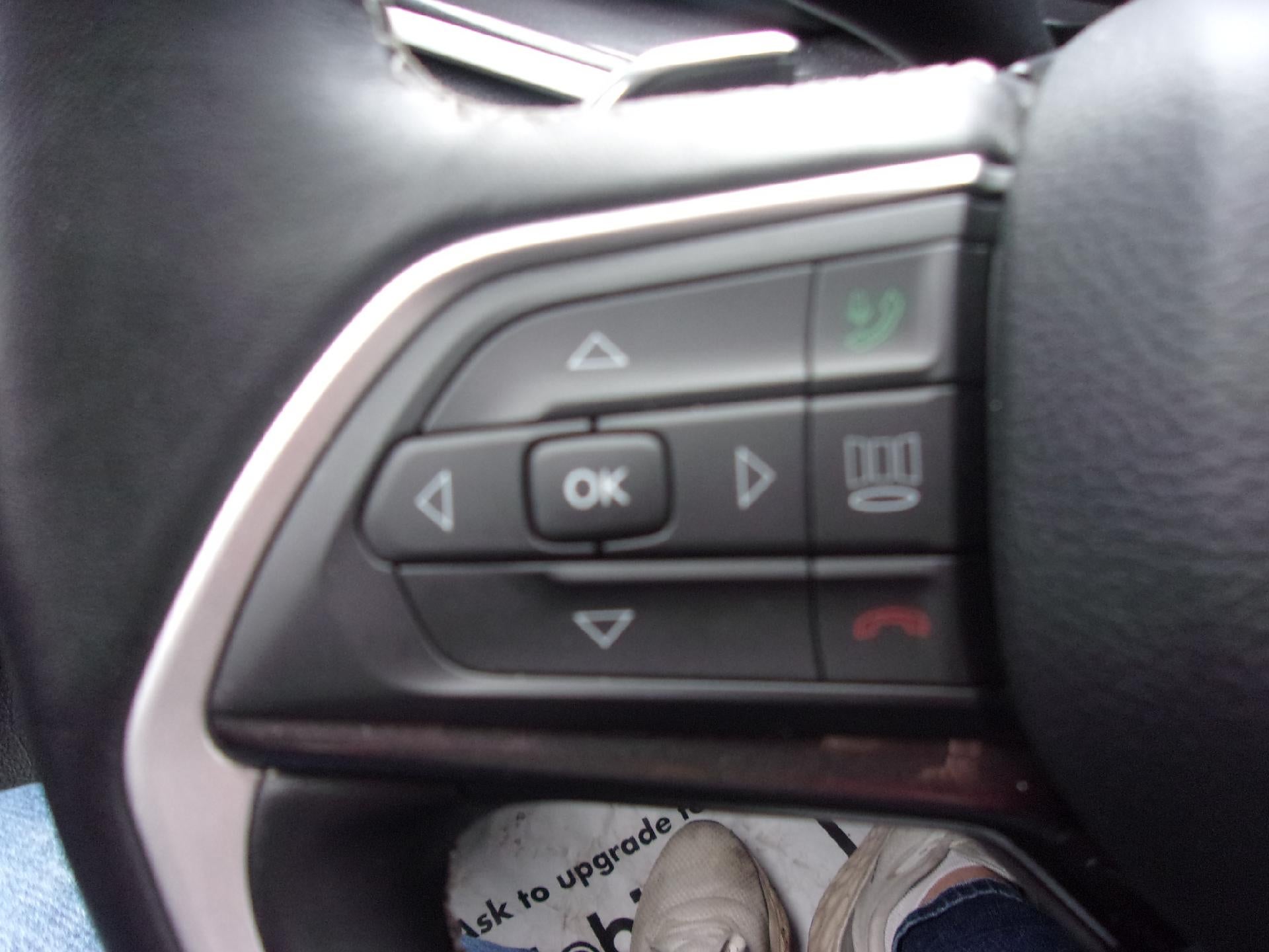 2022 Jeep Grand Cherokee L Laredo 4x4