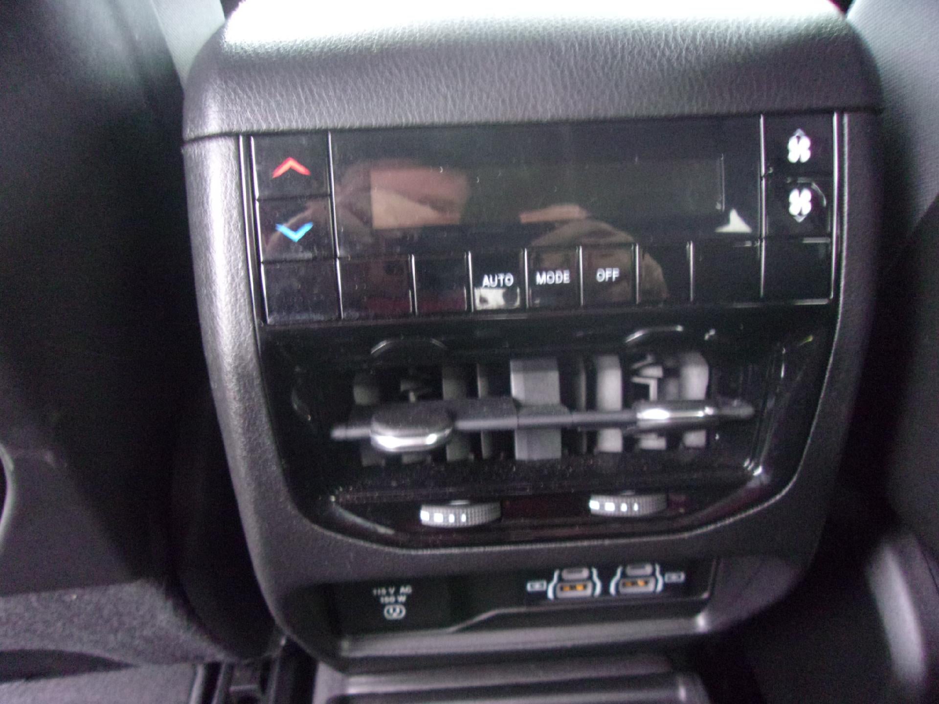 2022 Jeep Grand Cherokee L Laredo 4x4