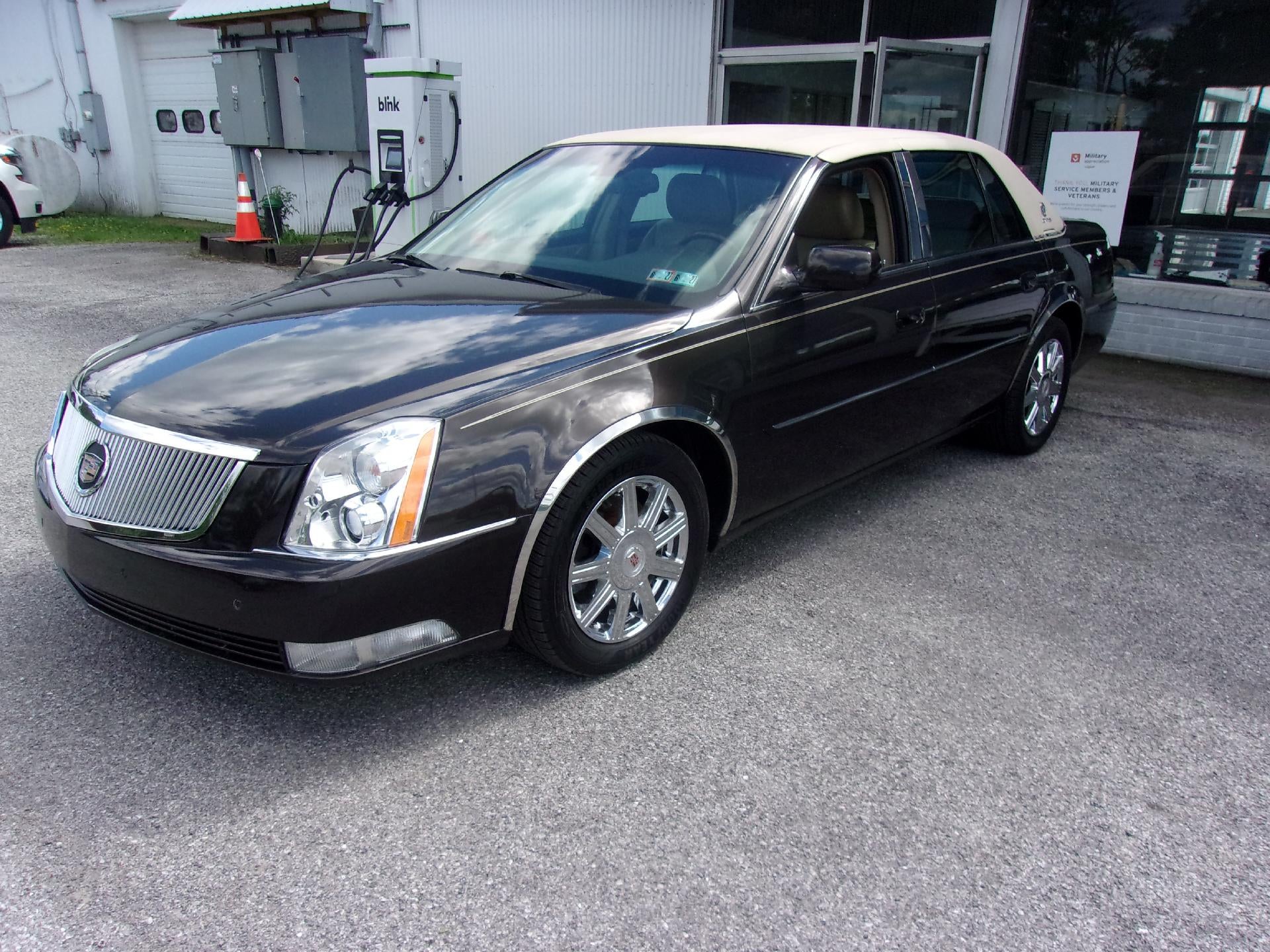 2008 Cadillac DTS 4dr Sdn w/1SA