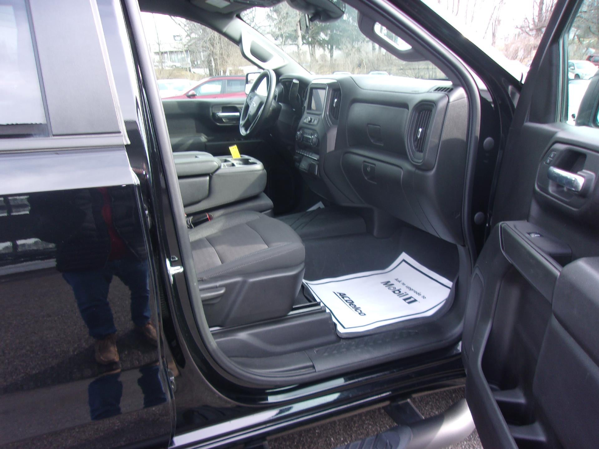 2023 Chevrolet Silverado 1500 Crew Cab Short Box 4-Wheel Drive Custom