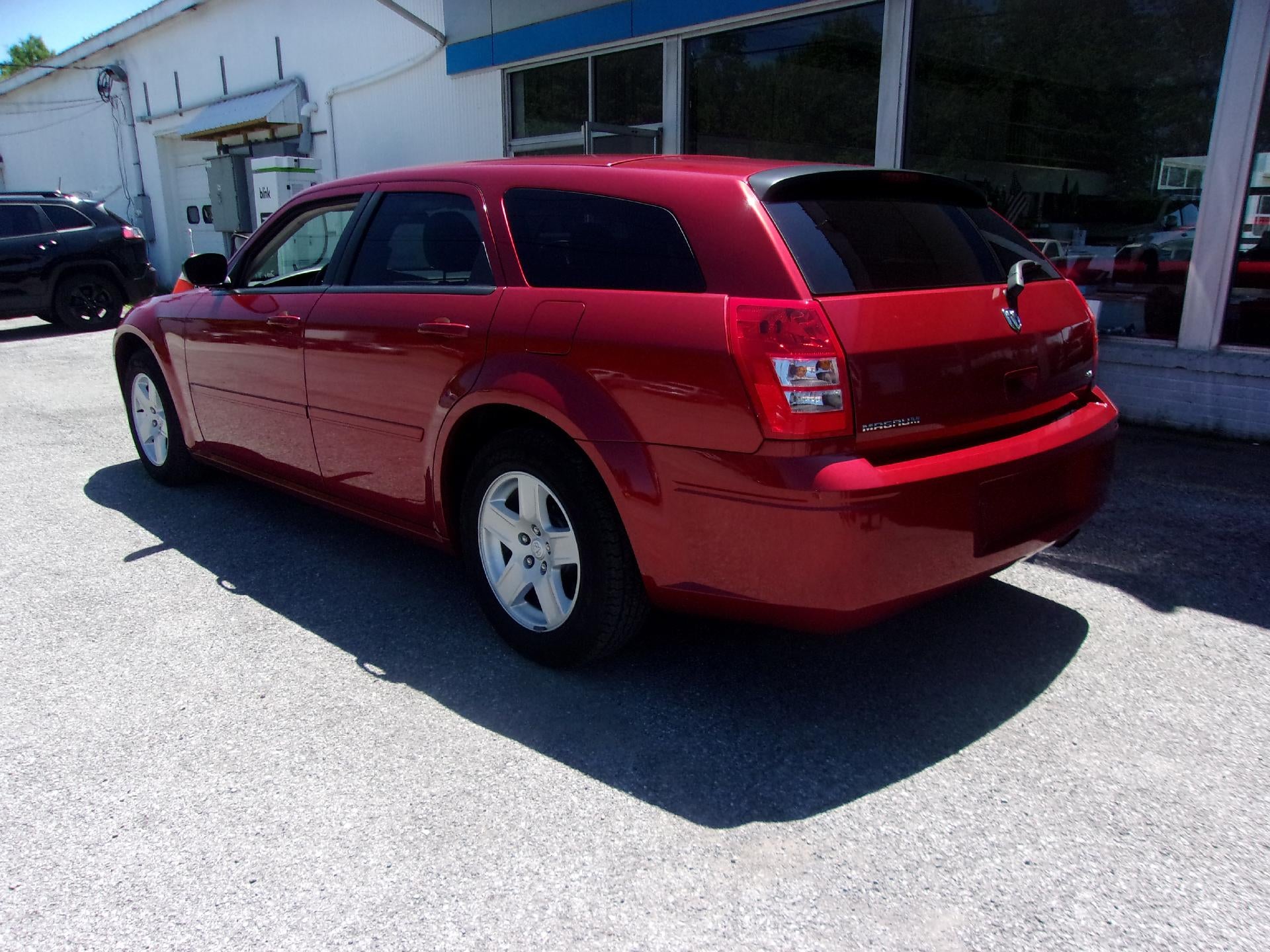 2005 Dodge Magnum SE