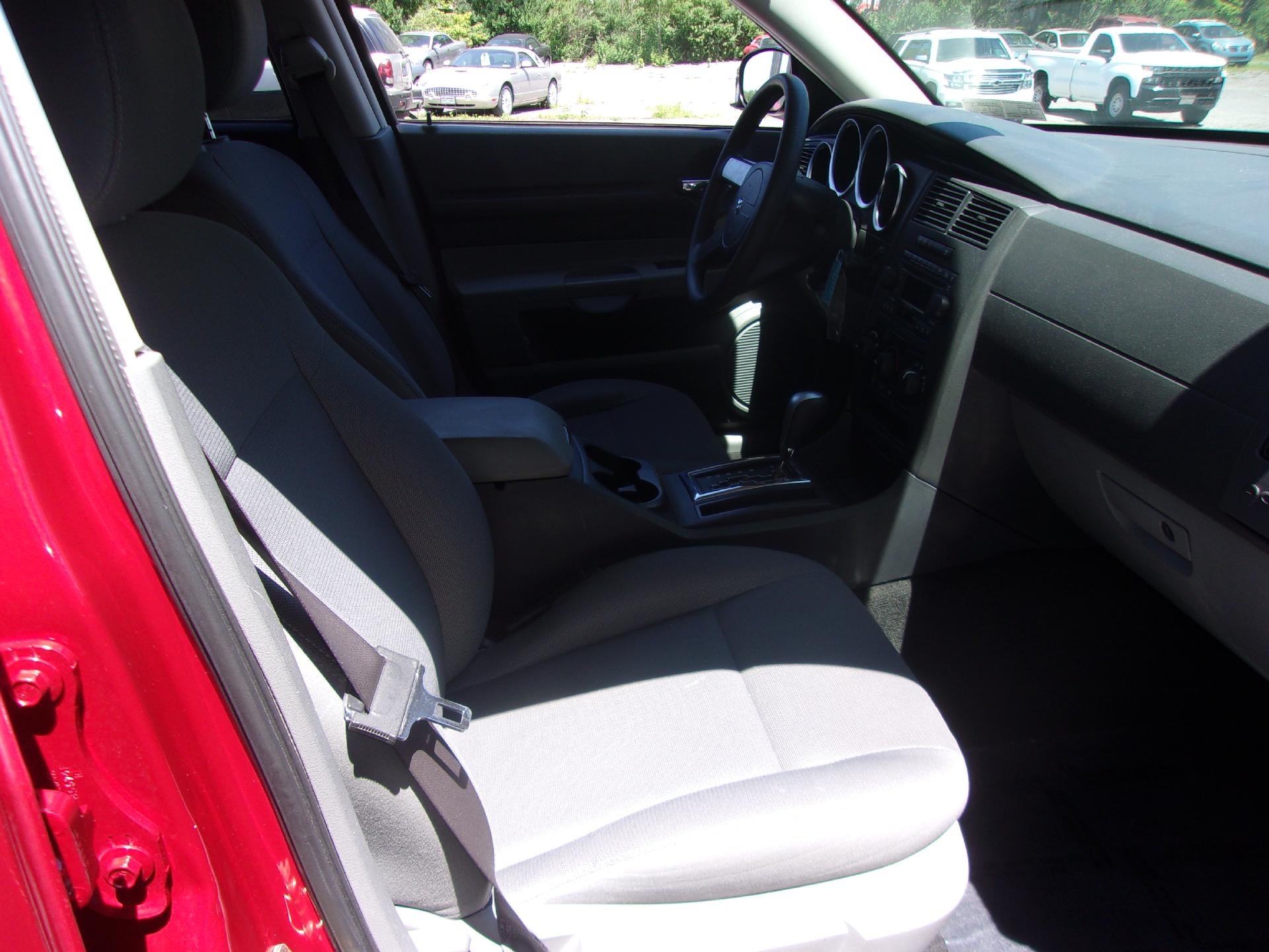 2005 Dodge Magnum SE