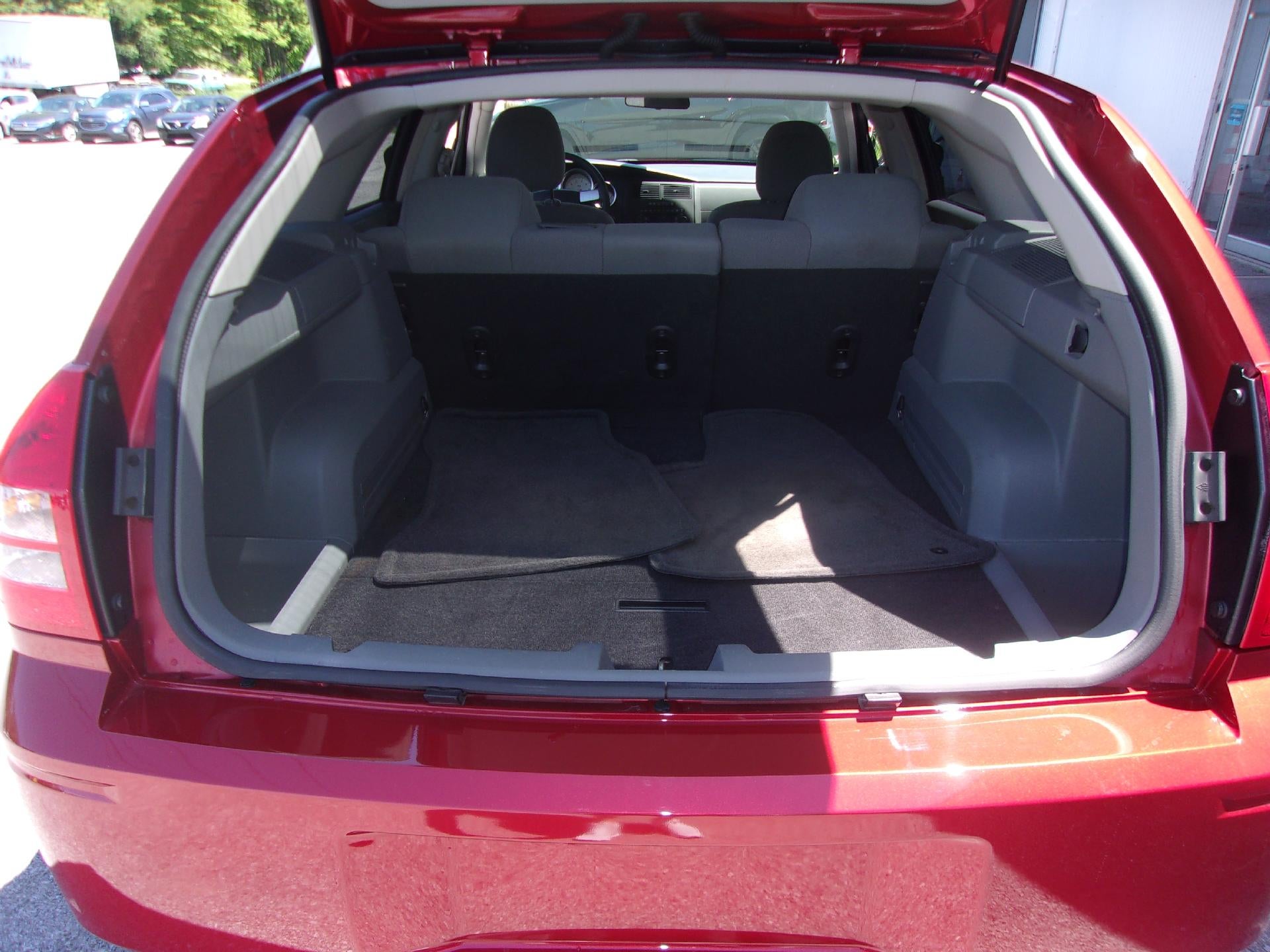 2005 Dodge Magnum SE